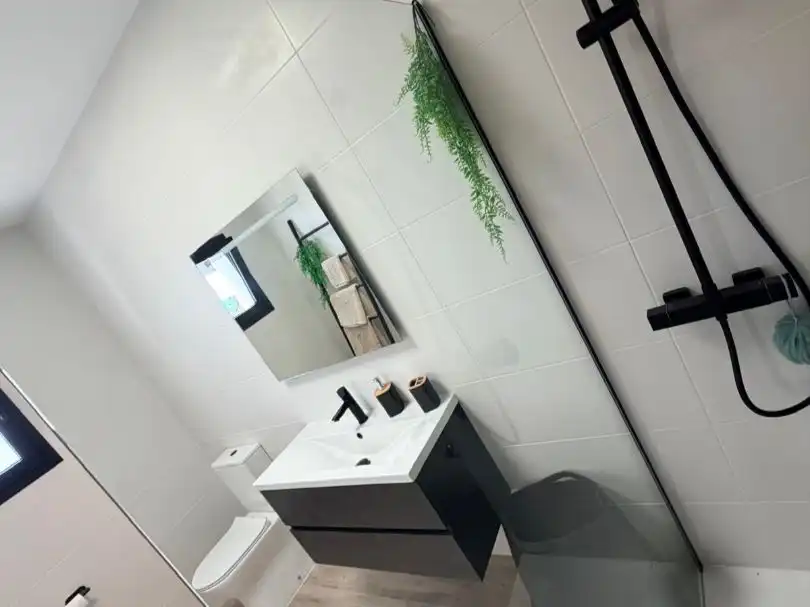Maisonette zum Verkauf in Calle Dinamarca, 4, Mojácar Playa - Las Ventanicas - La Paratá Badezimmer von Maisonette zum Verkauf in Mojácar mit Klimaanlage, Heizung und Privatgarten