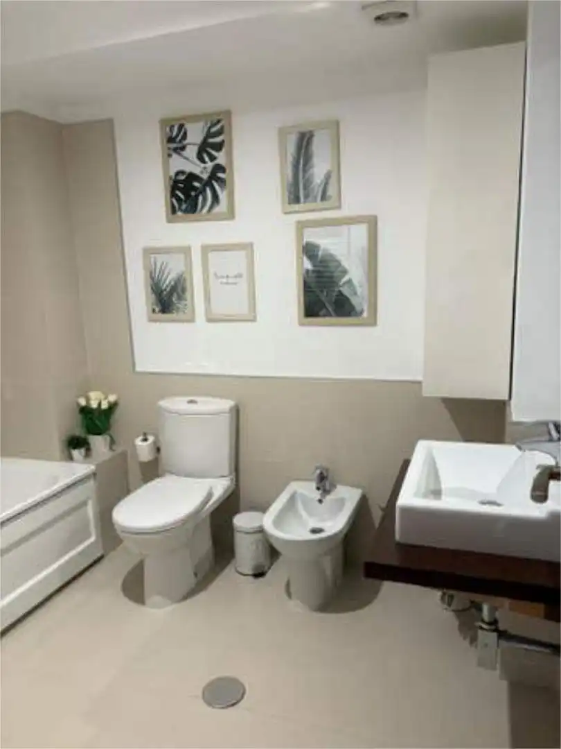 Flat for rent in Darbo Bathroom of Flat for rent in Cangas with Heating and Furnished