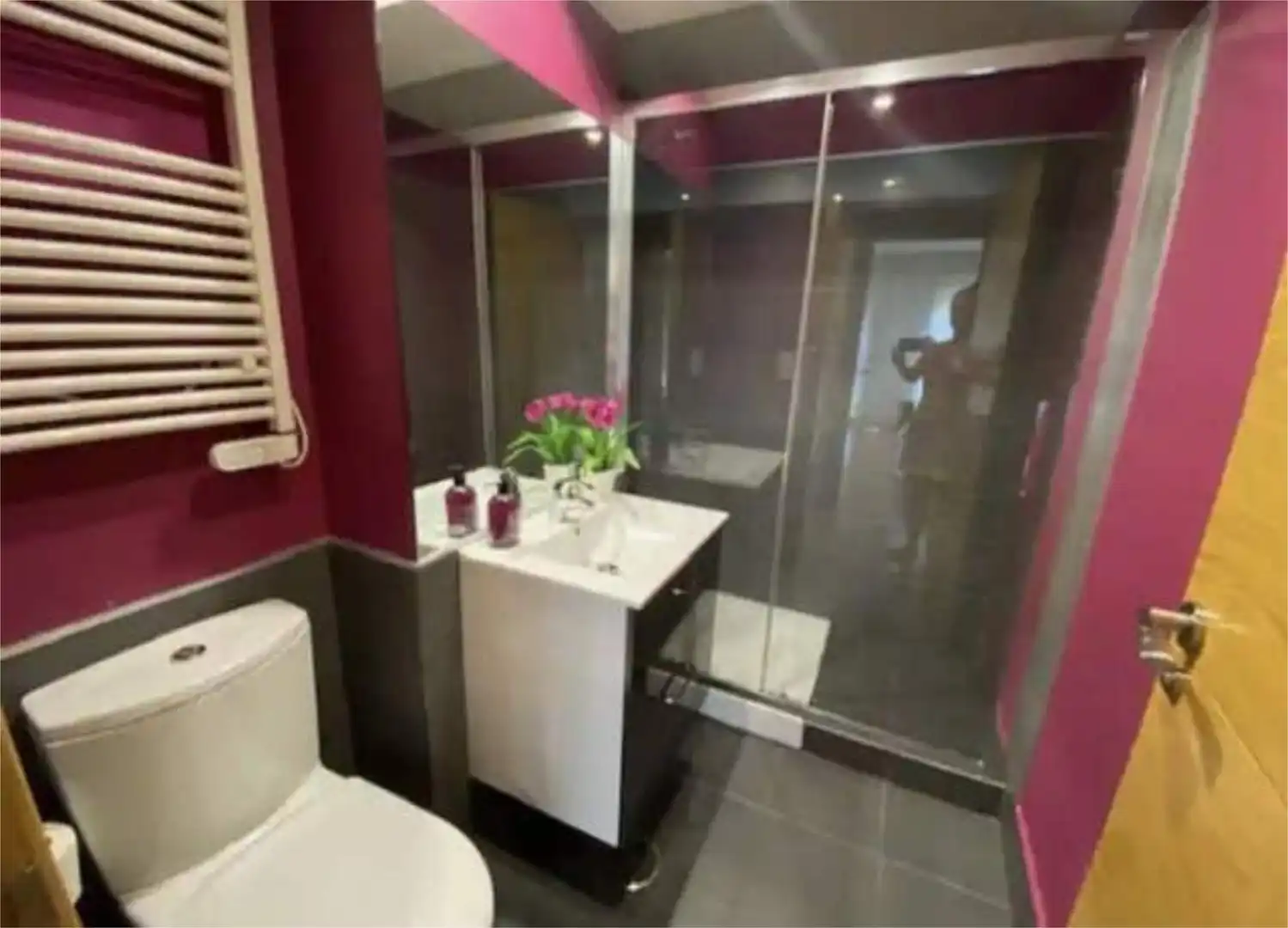 Flat for rent in Darbo Bathroom of Flat for rent in Cangas with Heating and Furnished