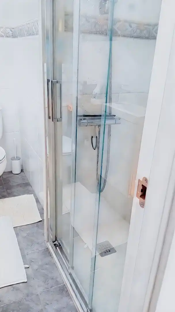 Piso en venta en Donostia Kalea, 6, Iztieta - Olibet - Etxeberrieta Baño de Piso en venta en Errenteria con Calefacción, Parquet y Amueblado