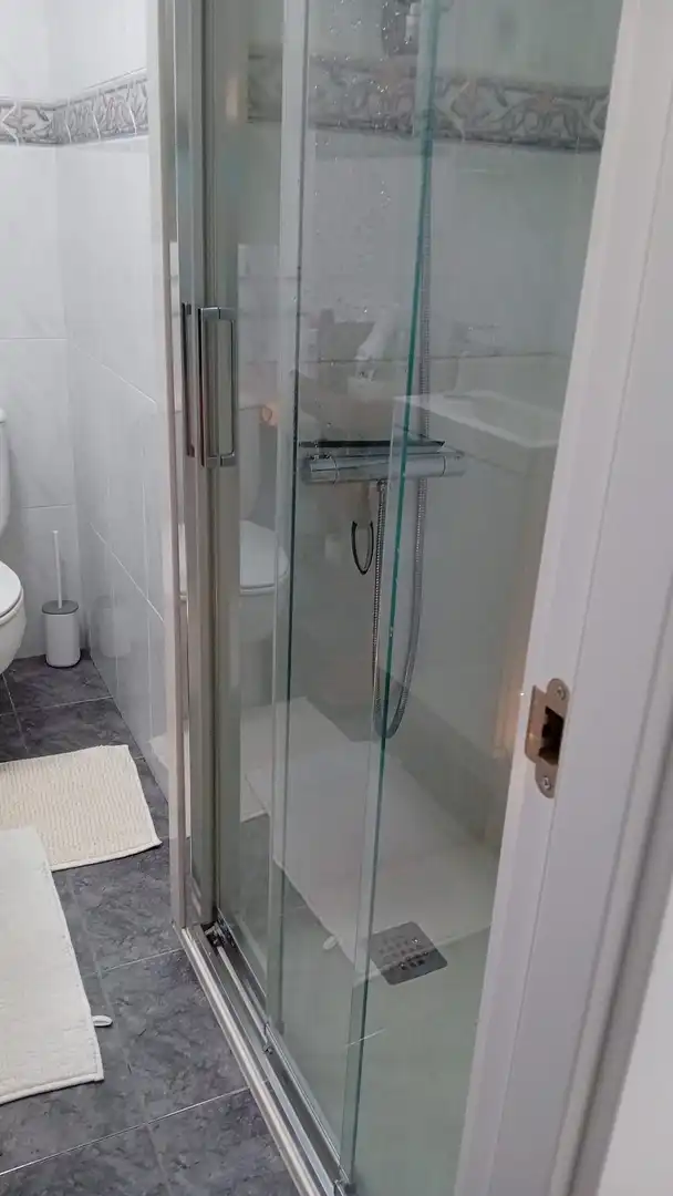 Piso en venta en Donostia Kalea, 6, Iztieta - Olibet - Etxeberrieta Baño de Piso en venta en Errenteria con Calefacción, Parquet y Amueblado