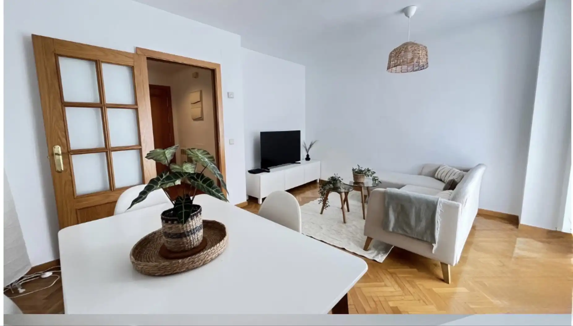 Pis de lloguer a Calle de Agustín Calvo, 4, Canillas Sala d'estar de Pis de lloguer en Madrid amb Parquet i Moblat