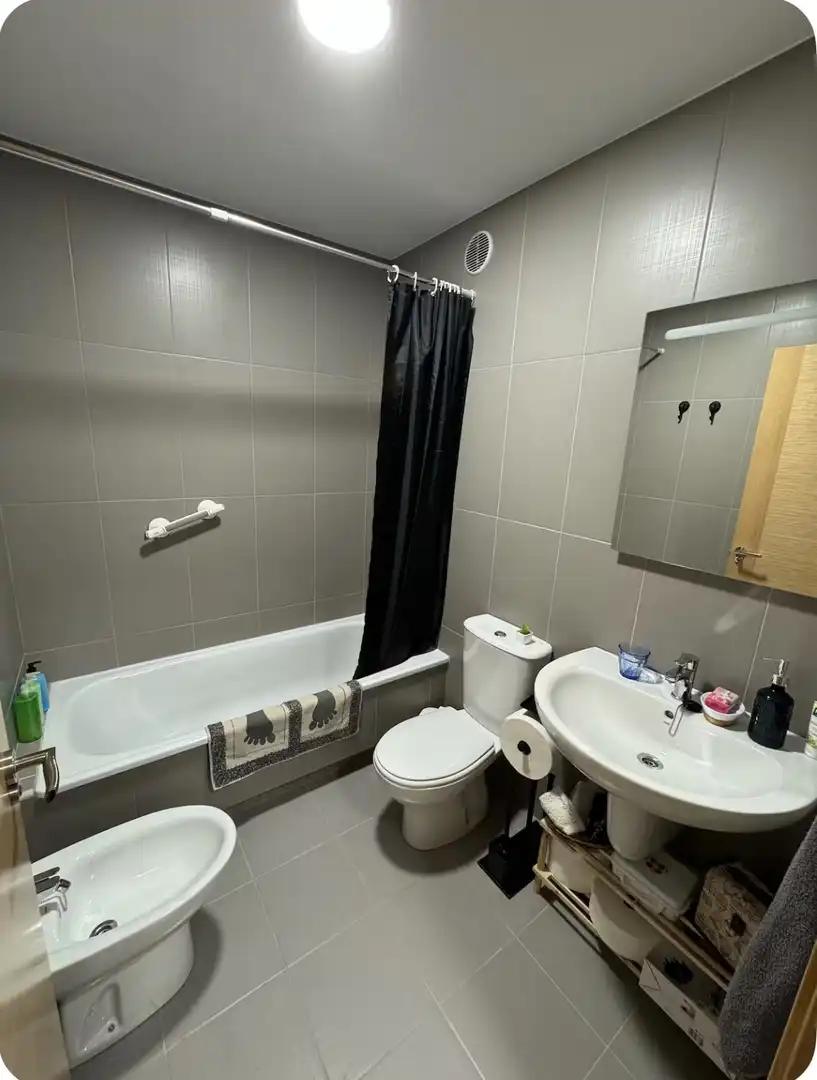 Flat for rent in Avenida Portería, 2, Raxó Bathroom of Flat for rent in Poio with Heating, Parquet flooring and Storage room
