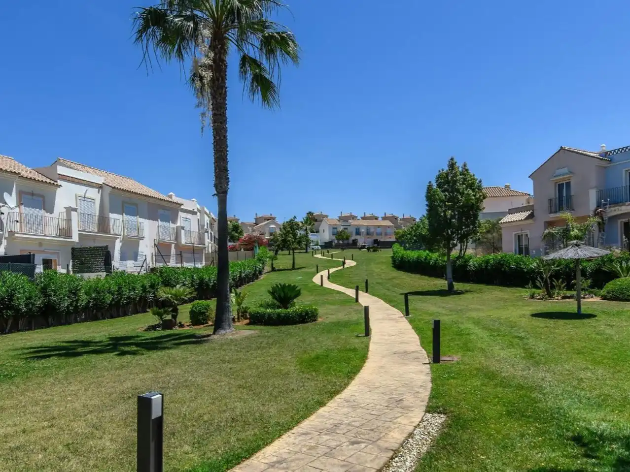 Casa o xalet en venda a Calle Rubén Darío, 4, Costa Esuri Vista exterior de Casa o xalet en venda en Ayamonte amb Aire condicionat, Terrassa i Piscina