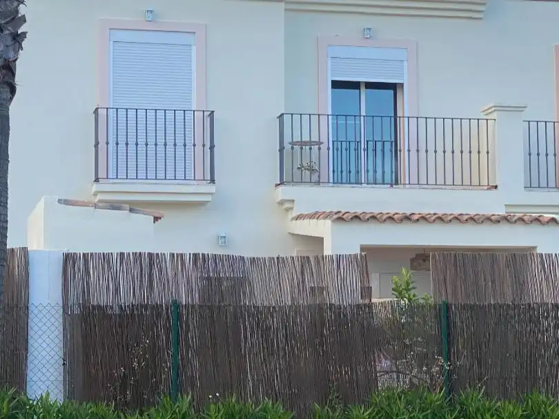 Casa o xalet en venda a Calle Rubén Darío, 4, Costa Esuri Vista exterior de Casa o xalet en venda en Ayamonte amb Aire condicionat, Terrassa i Piscina