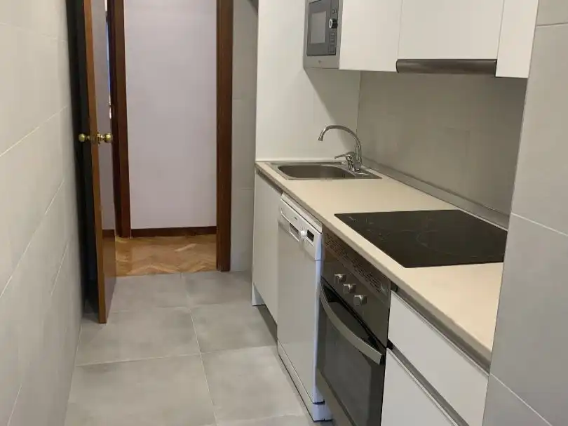 Flat for rent in Calle de Fermín Caballero, 87, Peñagrande