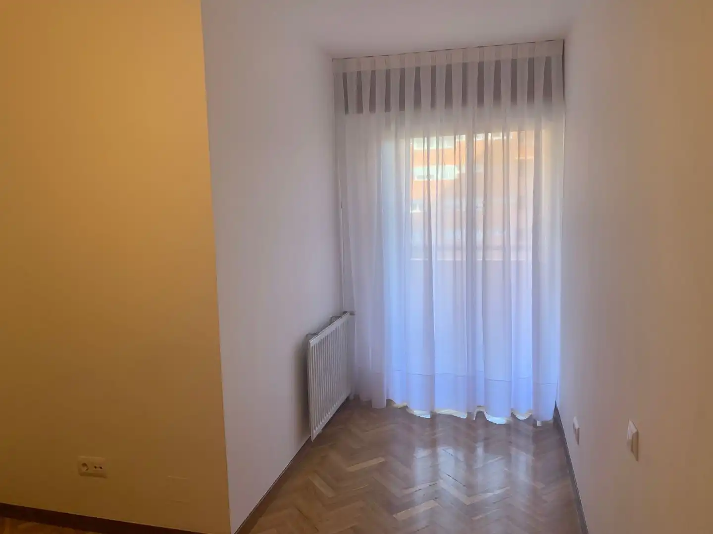 Flat for rent in Calle de Fermín Caballero, 87, Peñagrande