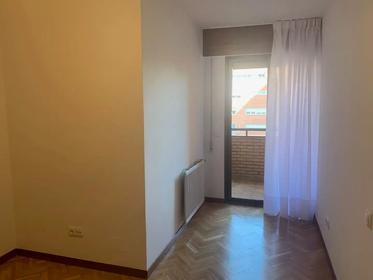 Flat for rent in Calle de Fermín Caballero, 87, Peñagrande