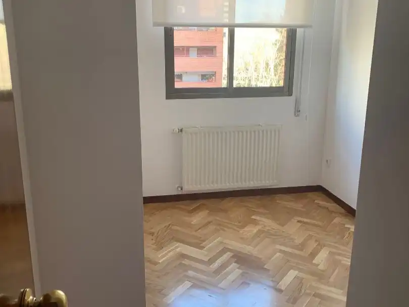 Flat for rent in Calle de Fermín Caballero, 87, Peñagrande