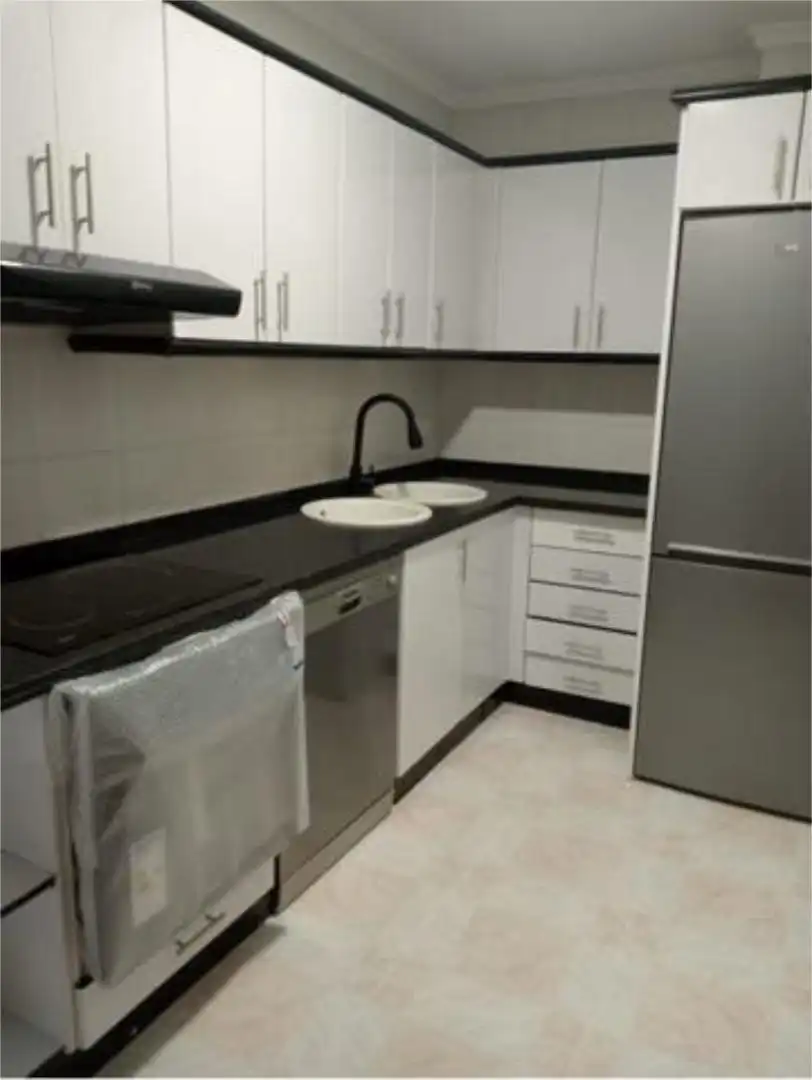 Piso de alquiler en El Pinar - San León - Las Viñas Cocina de Piso de alquiler en Teruel con Calefacción, Terraza y Amueblado