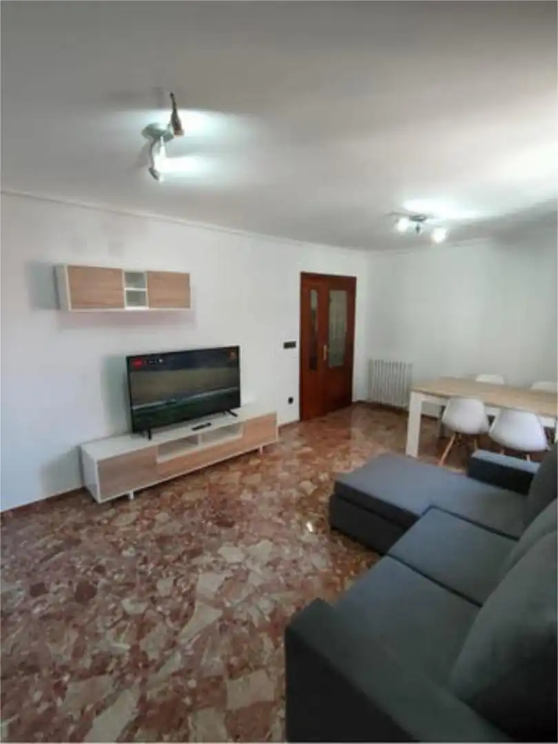 Piso de alquiler en El Pinar - San León - Las Viñas Sala de estar de Piso de alquiler en Teruel con Calefacción, Terraza y Amueblado