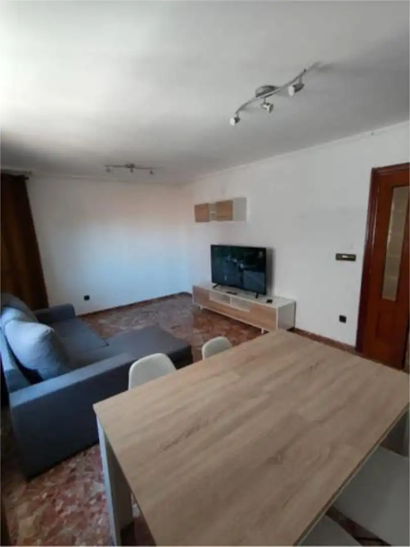 Piso de alquiler en El Pinar - San León - Las Viñas Sala de estar de Piso de alquiler en Teruel con Calefacción, Terraza y Amueblado