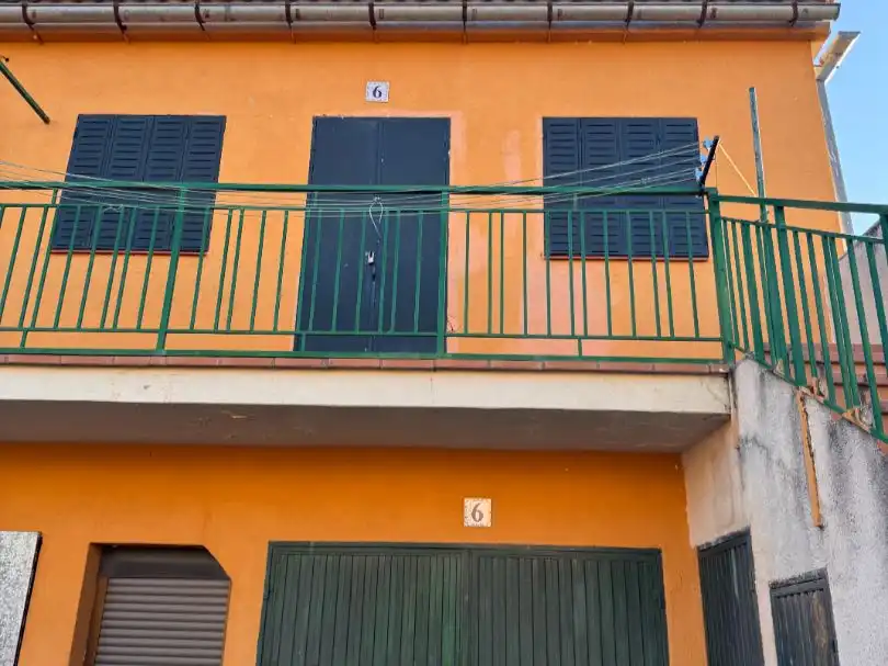 Vista exterior de Piso de alquiler en Navafría con Calefacción y Amueblado