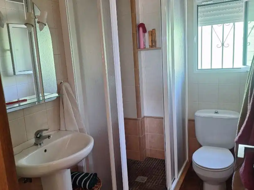 Badezimmer von Wohnung zum Verkauf in Olvera