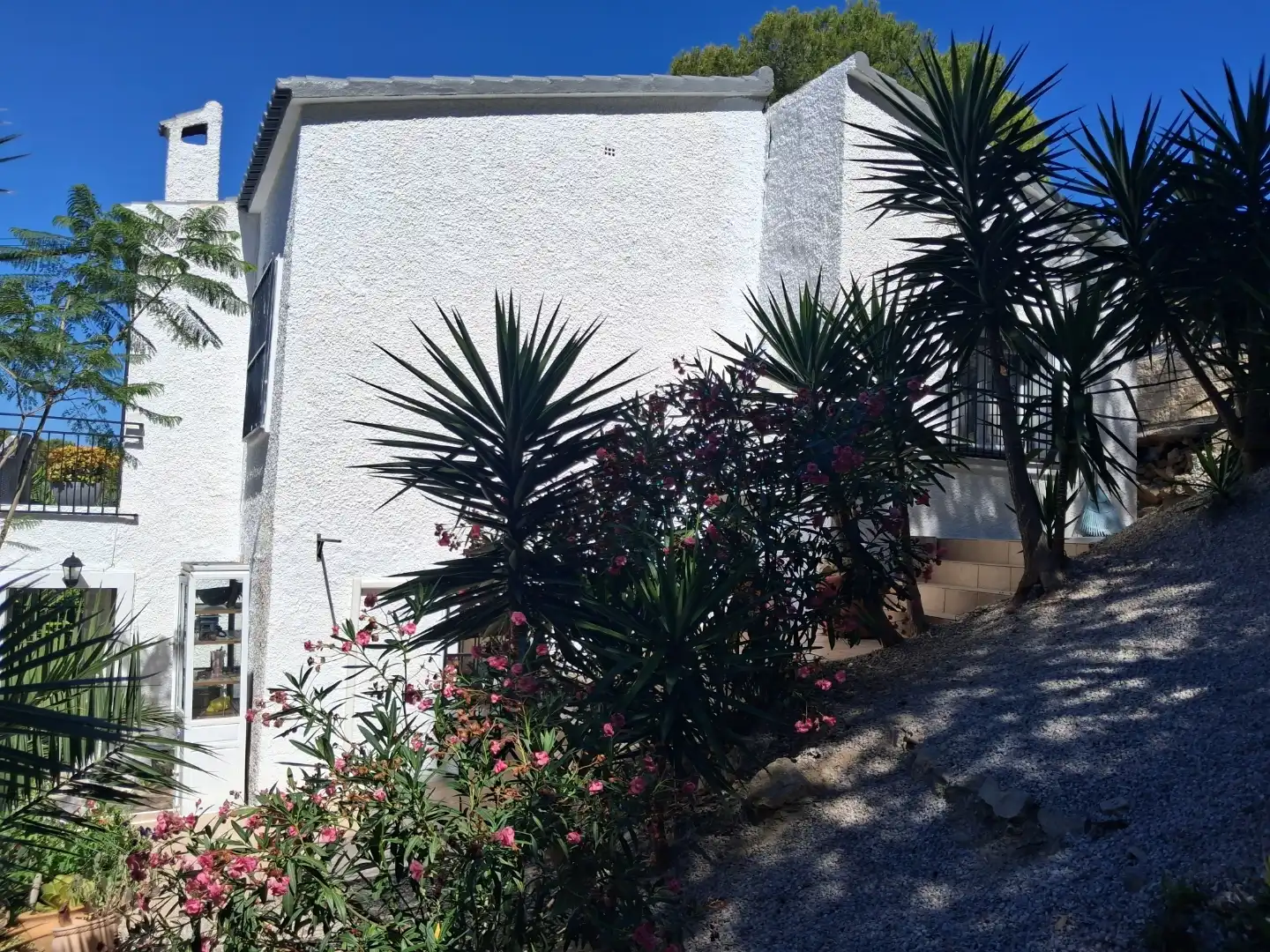 Casa o xalet en venda a Calle Madrid, 40, Pueblo Español - Coveta Fumá Vista exterior de Casa o xalet en venda en El Campello amb Jardí privat, Terrassa i Balcó