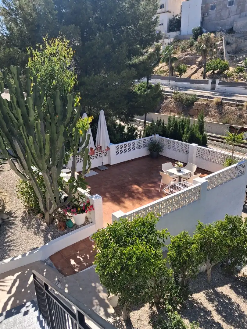 Casa o xalet en venda a Calle Madrid, 40, Pueblo Español - Coveta Fumá Terrassa de Casa o xalet en venda en El Campello amb Jardí privat, Terrassa i Balcó