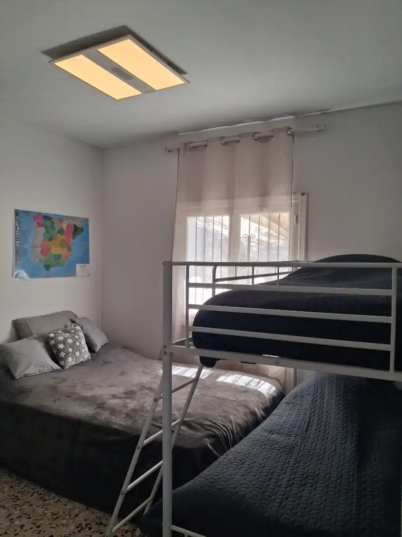 Casa o xalet en venda a Calle Madrid, 40, Pueblo Español - Coveta Fumá Dormitori de Casa o xalet en venda en El Campello amb Jardí privat, Terrassa i Balcó