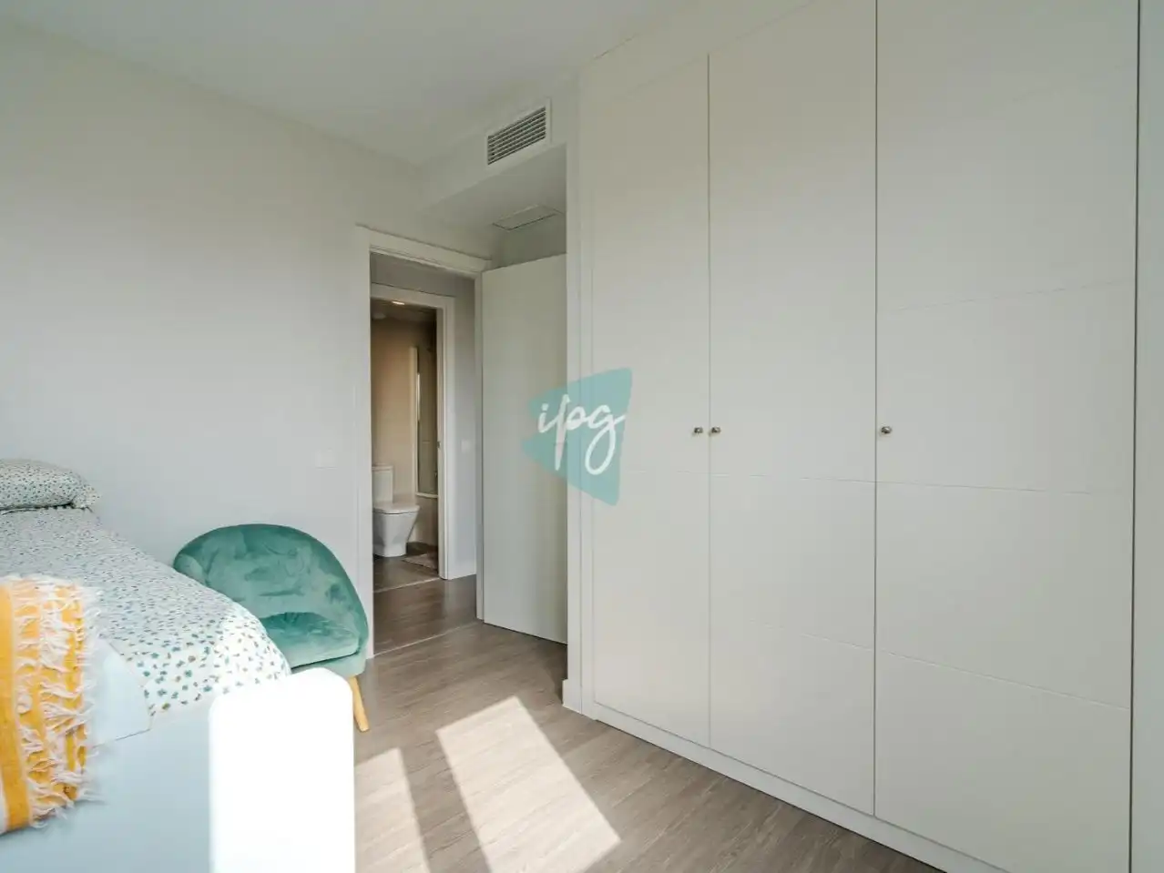 Flat for sale in Calle Pilar de Farinós, 30, Parque Central Bedroom of Flat for sale in Estepona with Air Conditioner, Heating and Terrace
