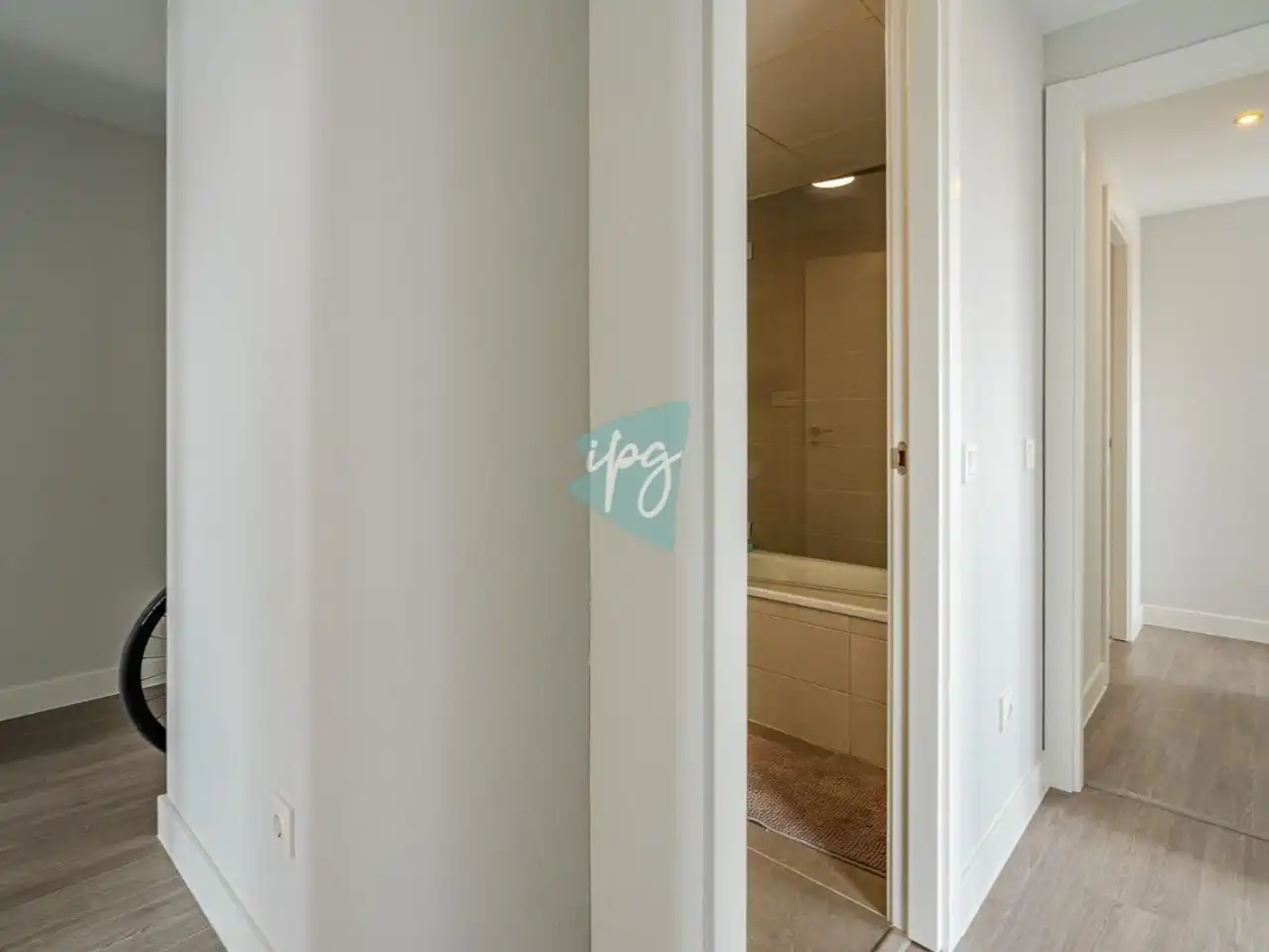 Flat for sale in Calle Pilar de Farinós, 30, Parque Central Bathroom of Flat for sale in Estepona with Air Conditioner, Heating and Terrace