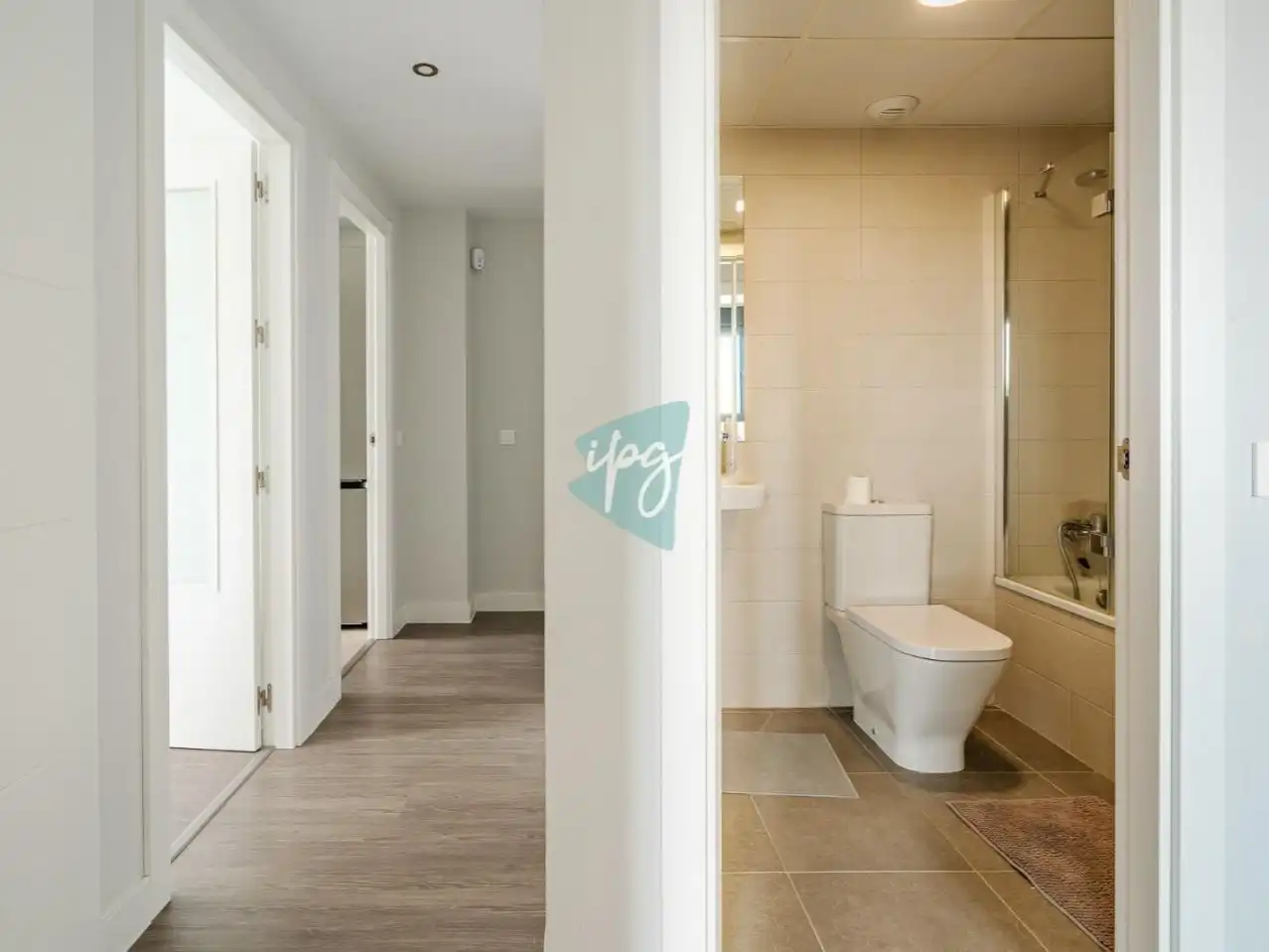 Flat for sale in Calle Pilar de Farinós, 30, Parque Central Bathroom of Flat for sale in Estepona with Air Conditioner, Heating and Terrace