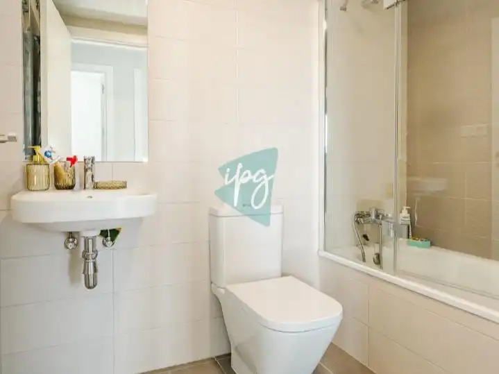 Flat for sale in Calle Pilar de Farinós, 30, Parque Central Bathroom of Flat for sale in Estepona with Air Conditioner, Heating and Terrace