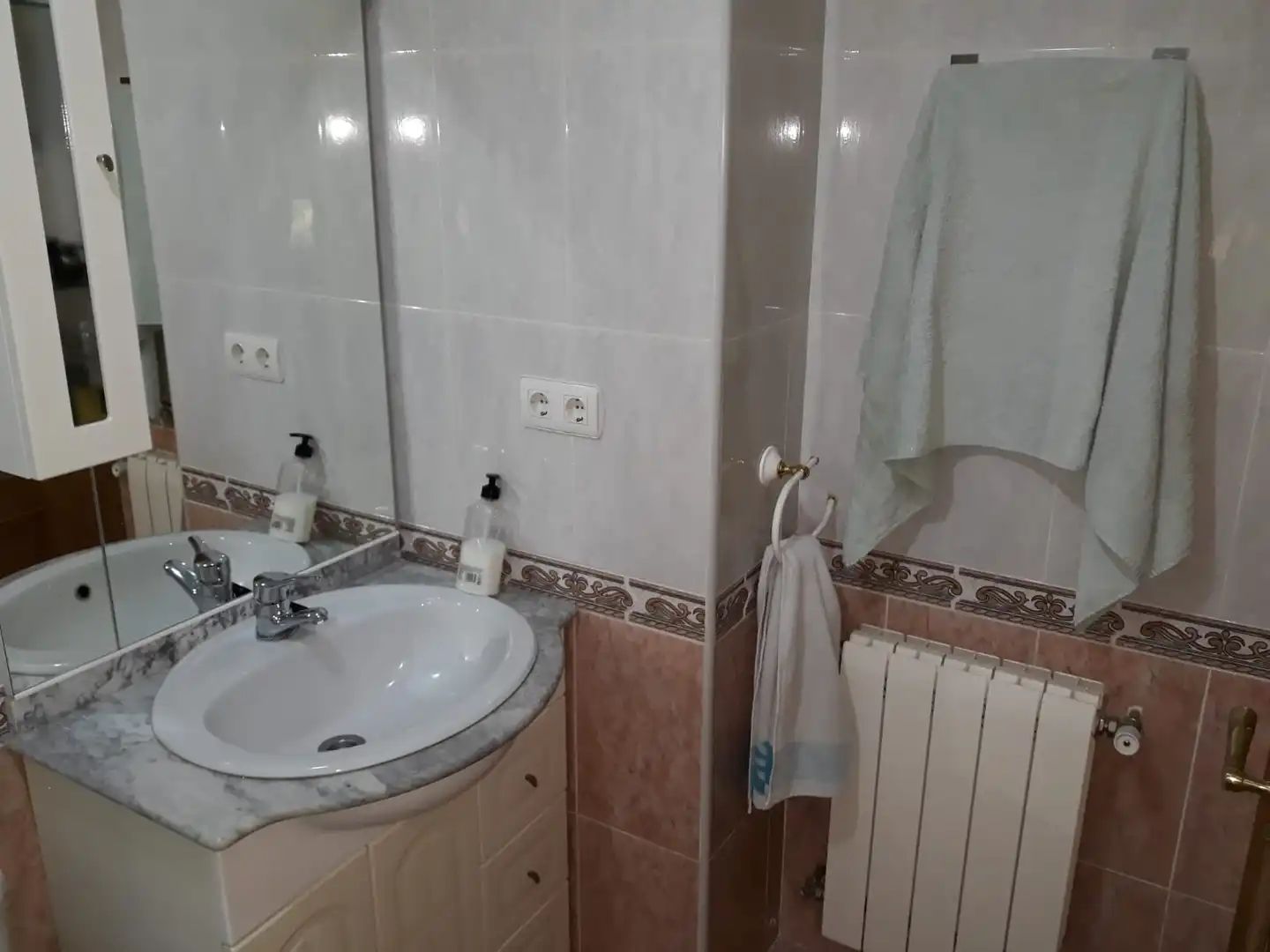 Bathroom of Flat for sale in Almansa  with Heating, Parquet flooring and Storage room