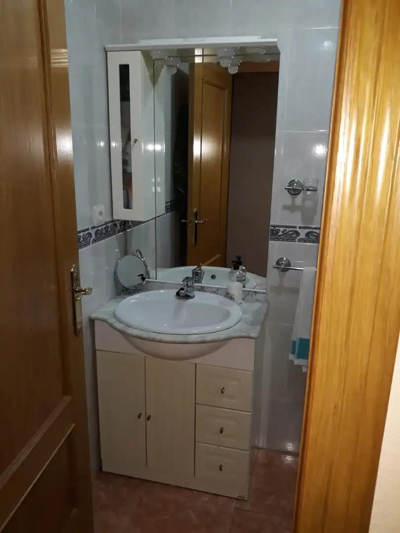 Bathroom of Flat for sale in Almansa  with Heating, Parquet flooring and Storage room