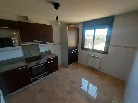 Casa adosada de alquiler en Camino Molinete, 9, Épila Cocina de Casa adosada de alquiler en Épila con Calefacción, Jardín privado y Parquet