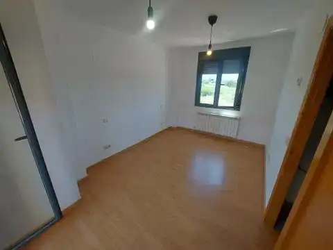 Casa adosada de alquiler en Camino Molinete, 9, Épila Habitación de Casa adosada de alquiler en Épila con Calefacción, Jardín privado y Parquet