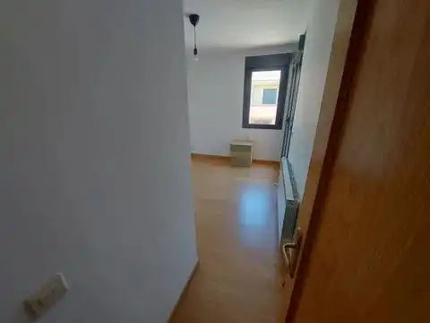 Casa adosada de alquiler en Camino Molinete, 9, Épila Habitación de Casa adosada de alquiler en Épila con Calefacción, Jardín privado y Parquet