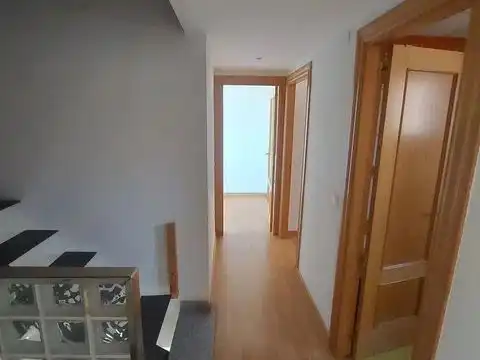 Casa adosada de alquiler en Camino Molinete, 9, Épila Casa adosada de alquiler en Épila con Calefacción, Jardín privado y Parquet