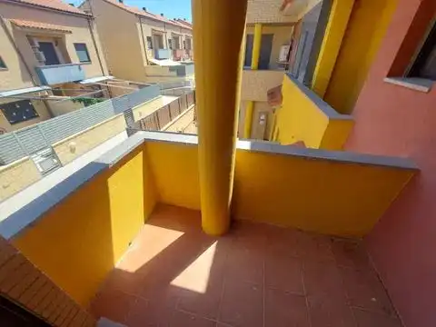 Casa adosada de alquiler en Camino Molinete, 9, Épila Terraza de Casa adosada de alquiler en Épila con Calefacción, Jardín privado y Parquet