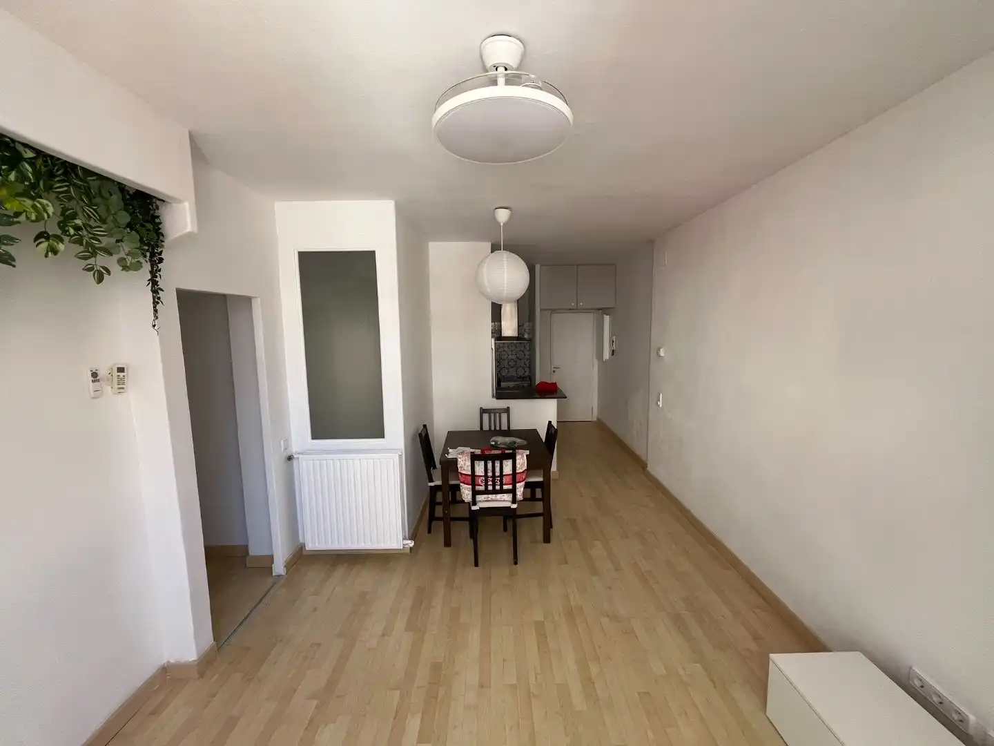 Room in Carrer dels Madrazo, 30, Sant Gervasi- Galvany Flat for share in Barcelona with Air Conditioner, Heating and Parquet flooring