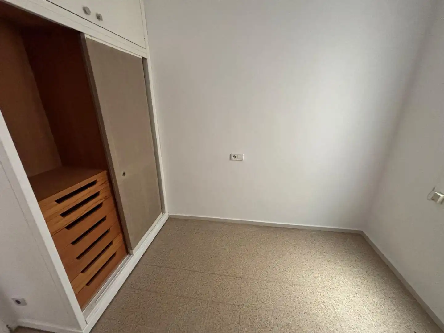 Room in Carrer dels Madrazo, 30, Sant Gervasi- Galvany Flat for share in Barcelona with Air Conditioner, Heating and Parquet flooring