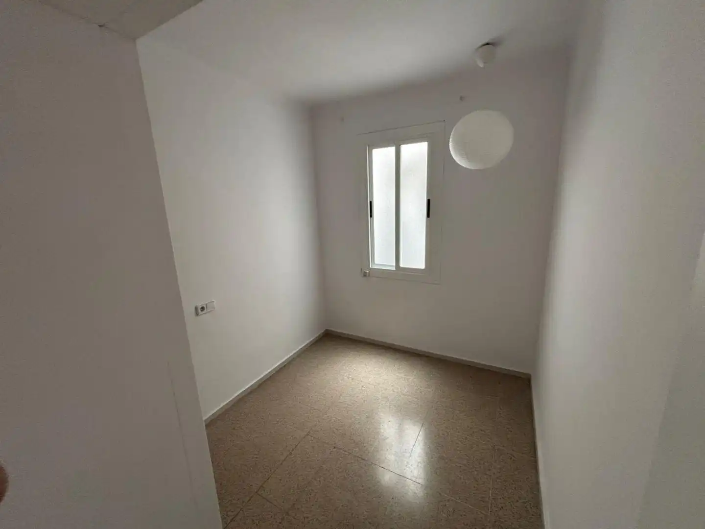 Room in Carrer dels Madrazo, 30, Sant Gervasi- Galvany Bedroom of Flat for share in Barcelona with Air Conditioner, Heating and Parquet flooring