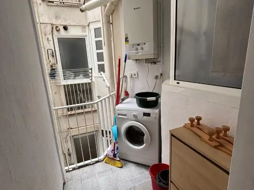 Room in Carrer dels Madrazo, 30, Sant Gervasi- Galvany Balcony of Flat for share in Barcelona with Air Conditioner, Heating and Parquet flooring