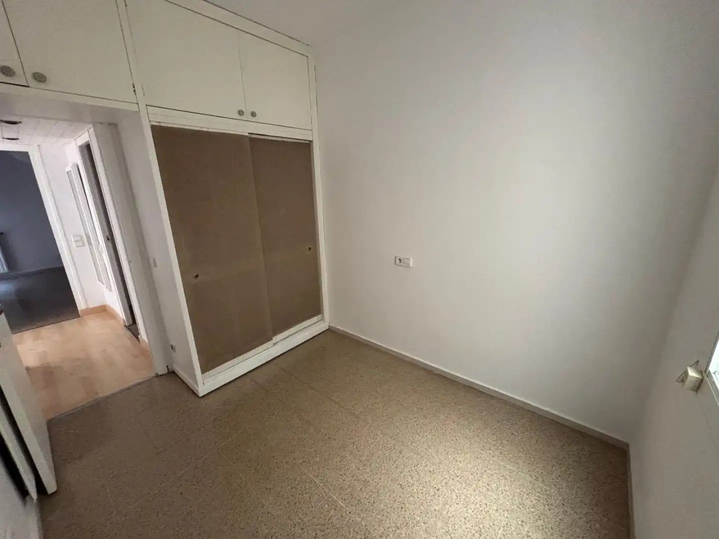 Room in Carrer dels Madrazo, 30, Sant Gervasi- Galvany Bedroom of Flat for share in Barcelona with Air Conditioner, Heating and Parquet flooring