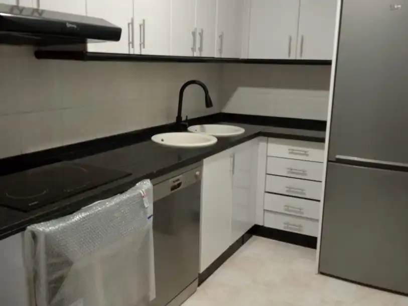 Piso de alquiler en Carretera Alcañiz, 43, El Pinar - San León - Las Viñas Cocina de Piso de alquiler en Teruel con Calefacción, Amueblado y Balcón