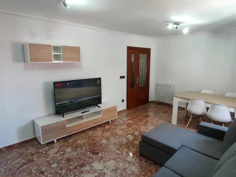 Piso de alquiler en Carretera Alcañiz, 43, El Pinar - San León - Las Viñas Sala de estar de Piso de alquiler en Teruel con Calefacción, Amueblado y Balcón