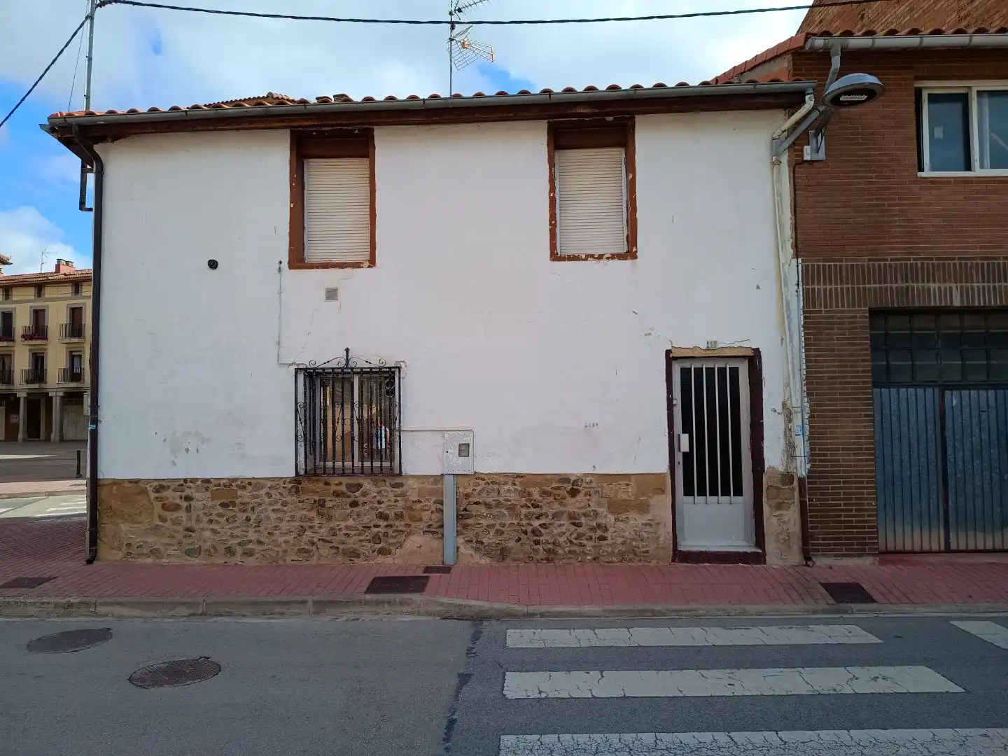 Piso en venta en Calle Miguel Villanueva, 41, Castañares de Rioja Vista exterior de Piso en venta en Castañares de Rioja con Calefacción y Amueblado