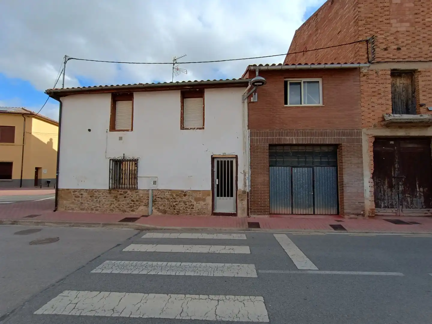 Piso en venta en Calle Miguel Villanueva, 41, Castañares de Rioja Vista exterior de Piso en venta en Castañares de Rioja con Calefacción y Amueblado
