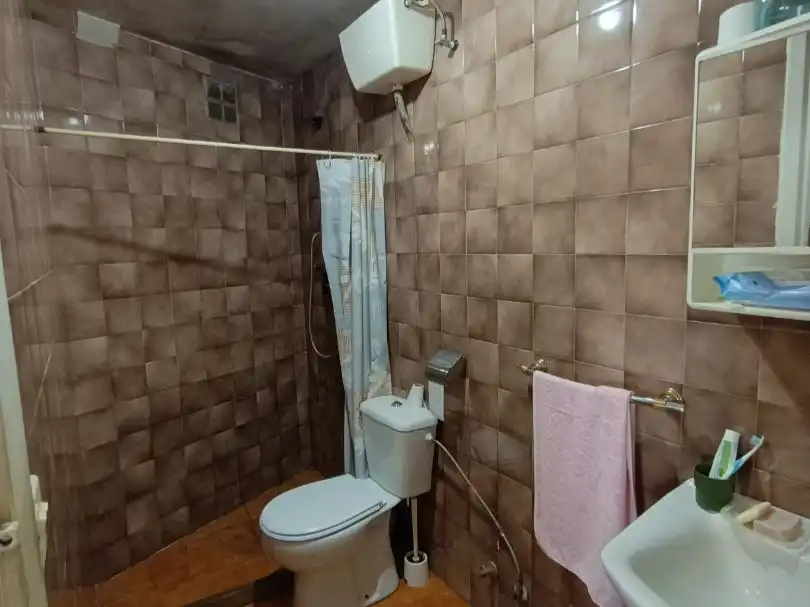 Piso en venta en Calle Miguel Villanueva, 41, Castañares de Rioja Baño de Piso en venta en Castañares de Rioja con Calefacción y Amueblado