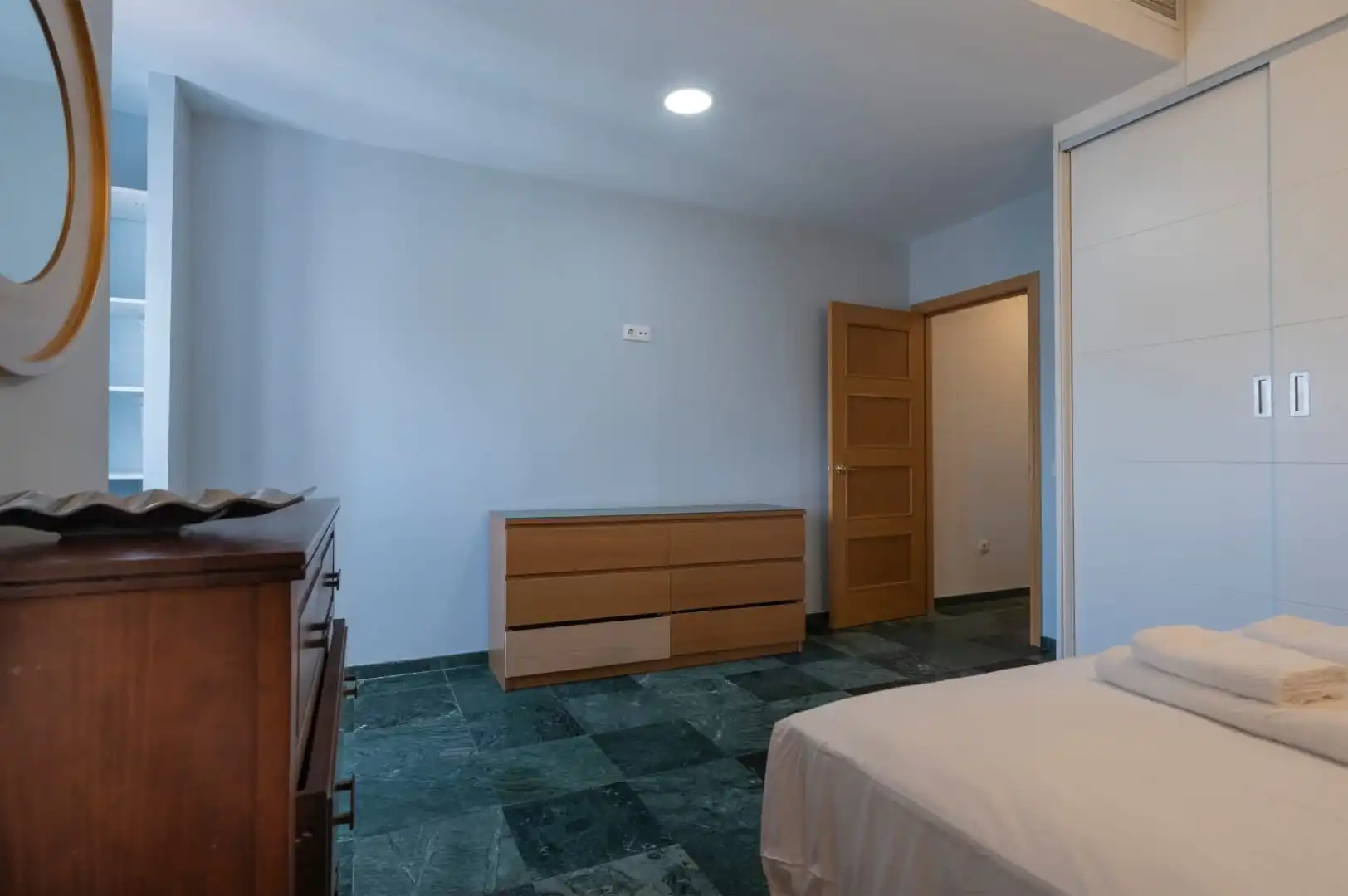 Bedroom of Flat for rent in Sevilla  with Air Conditioner, Heating and Storage room