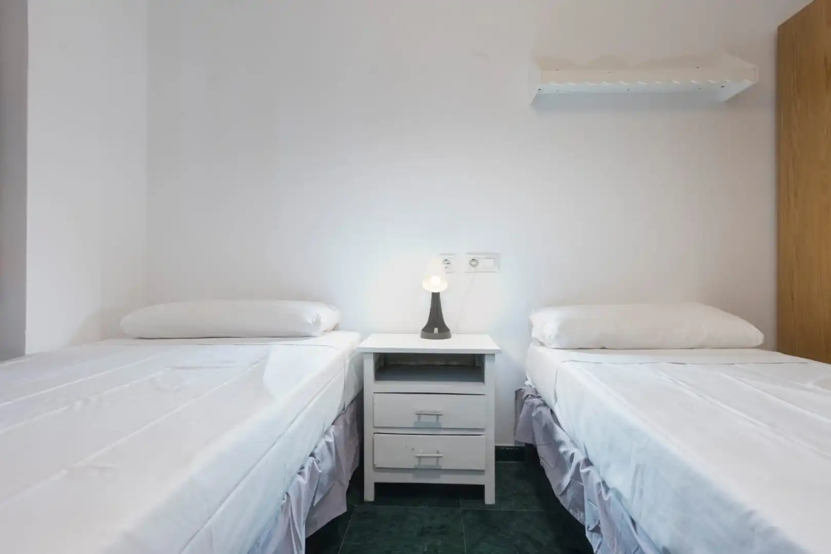 Bedroom of Flat for rent in Sevilla  with Air Conditioner, Heating and Storage room