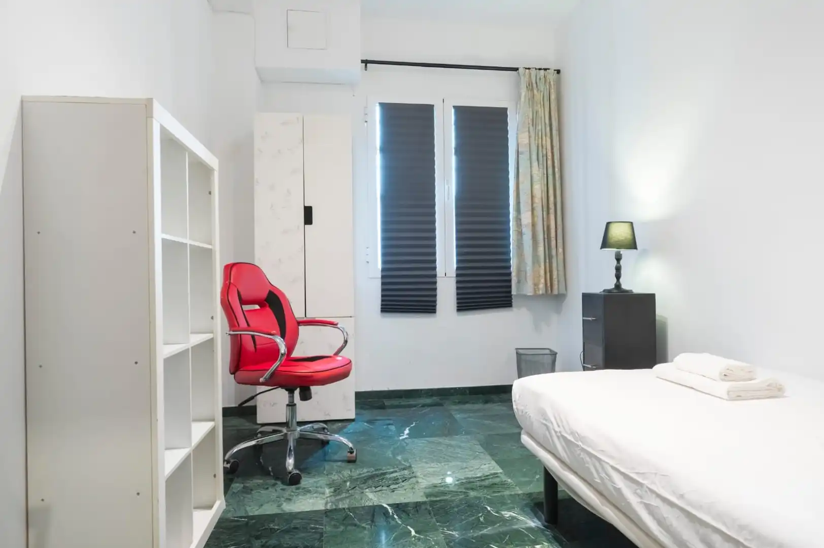 Bedroom of Flat for rent in Sevilla  with Air Conditioner, Heating and Storage room