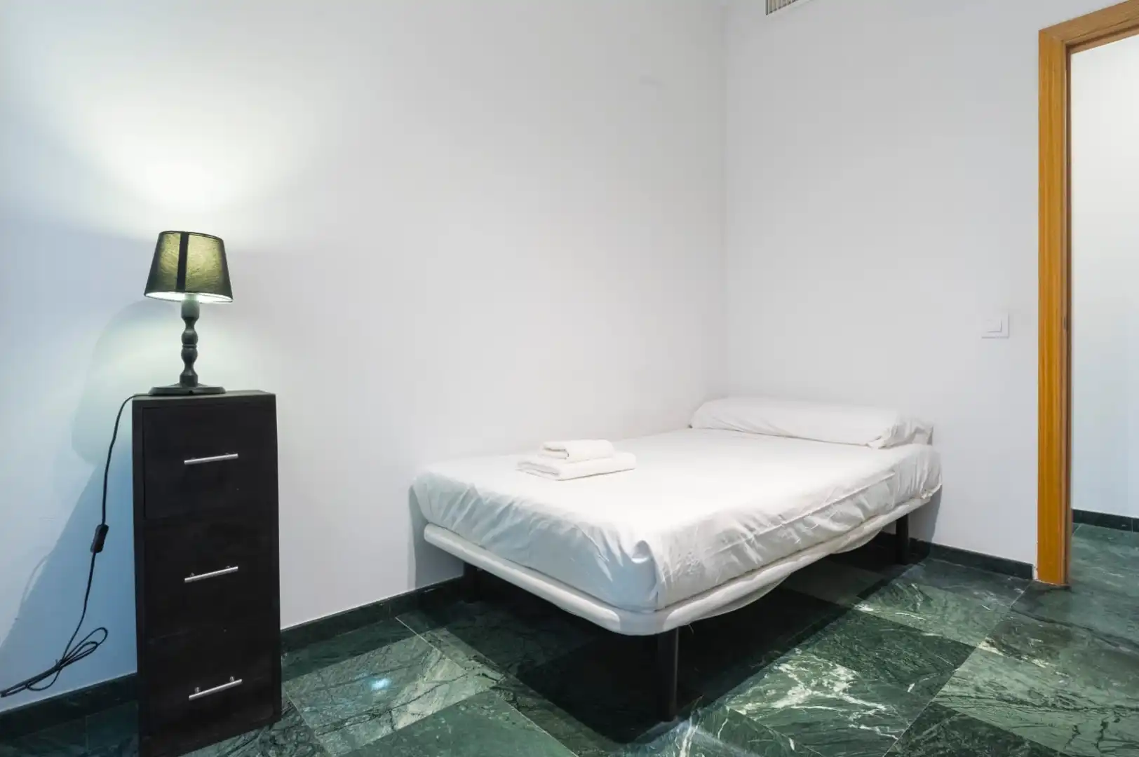 Bedroom of Flat for rent in Sevilla  with Air Conditioner, Heating and Storage room