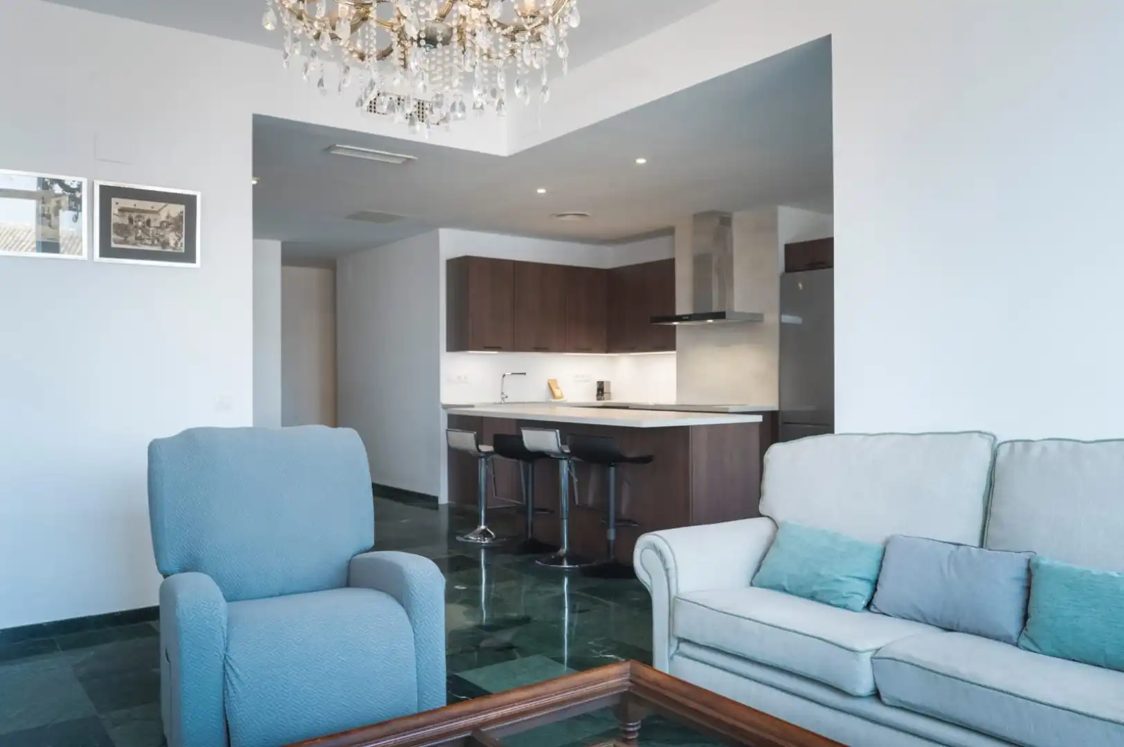 Living room of Flat for rent in Sevilla  with Air Conditioner, Heating and Storage room