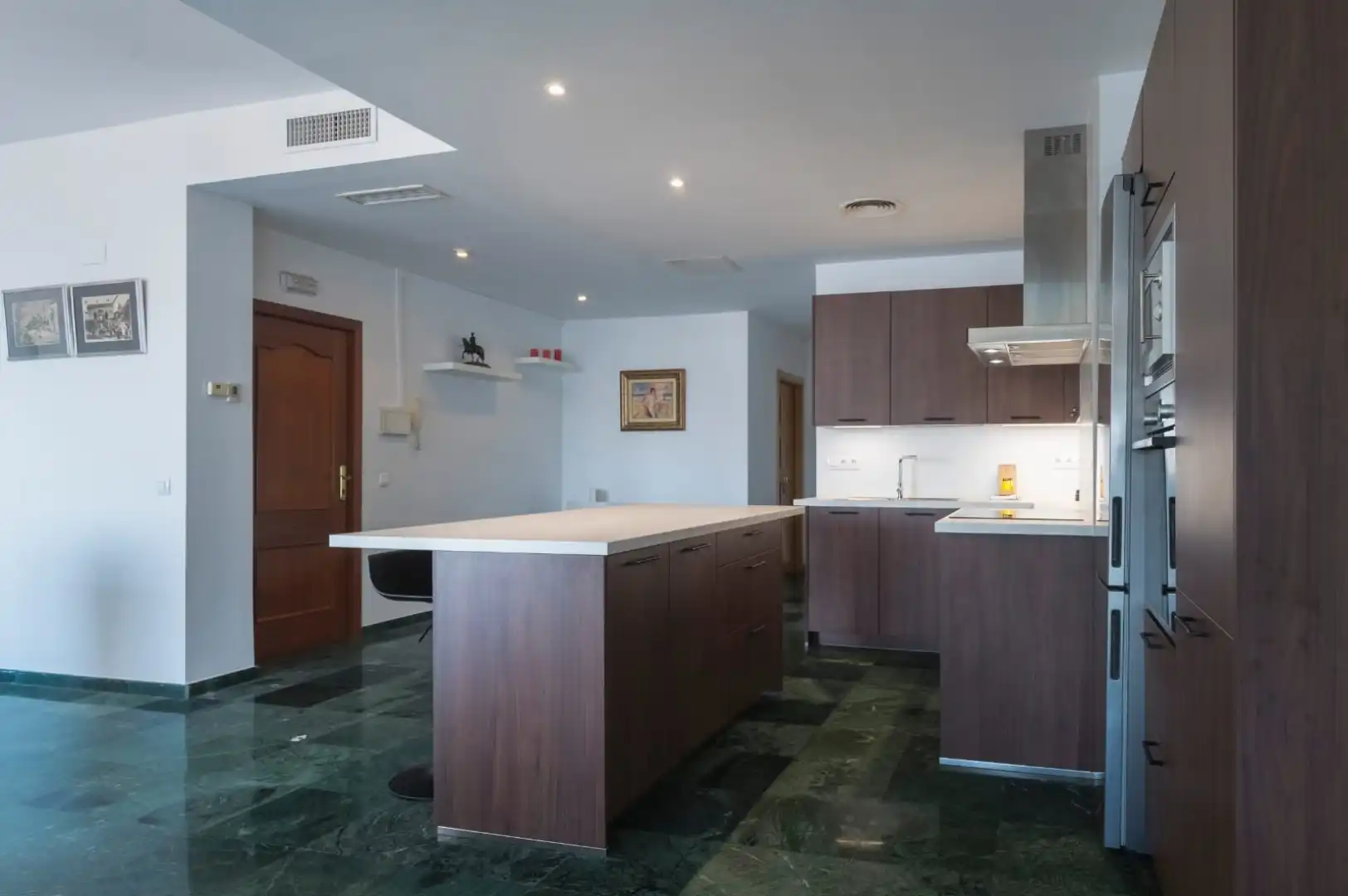 Kitchen of Flat for rent in Sevilla  with Air Conditioner, Heating and Storage room