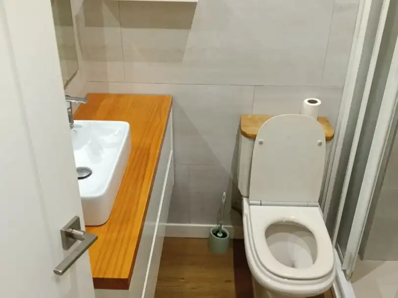 Detached homes for sale in Calle Ancha, 152, Las Tinajerías - Juderías Bathroom of Detached homes for sale in Lucena with Air Conditioner, Heating and Parquet flooring