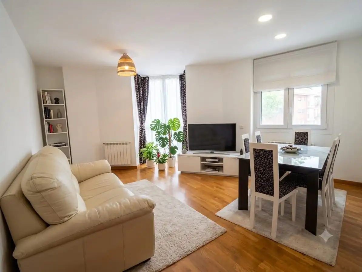 Flat for sale in Calle de Matilde Hernández, 25, San Isidro Living room of Flat for sale in Madrid with Air Conditioner, Heating and Private garden